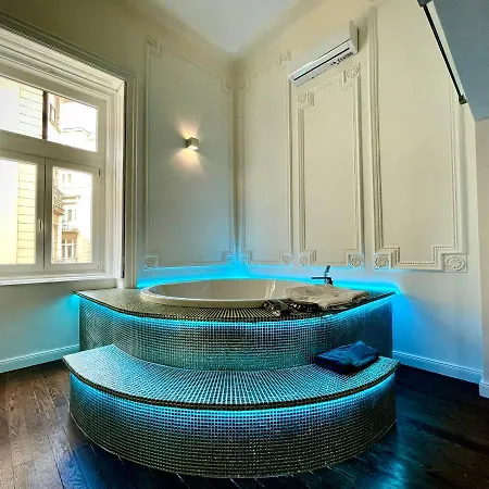 Enzo Capo Jacuzzi Andrassy דירה בודפשט
