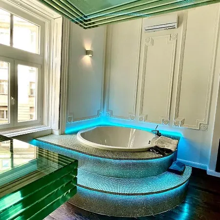 Enzo Capo Jacuzzi Andrassy *