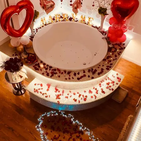 Enzo Capo Jacuzzi Andrassy בודפשט