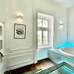 Enzo Capo Jacuzzi Andrassy *