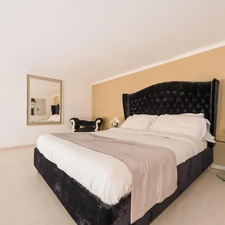 Apartment Enzo Capo Jacuzzi Andrassy