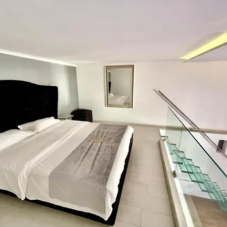 Enzo Capo Jacuzzi Andrassy Apartman
