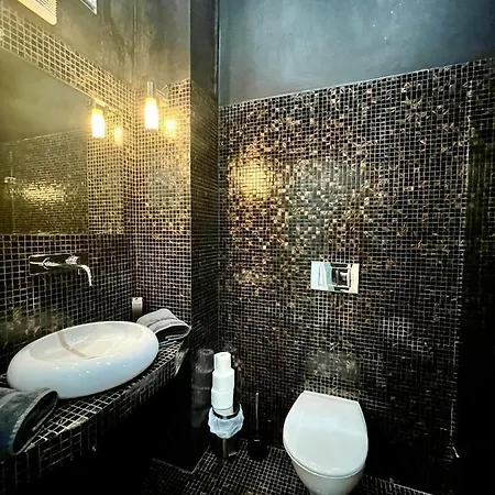 Enzo Capo Jacuzzi Andrassy