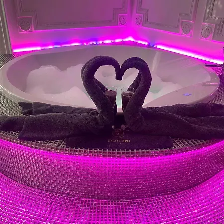 Enzo Capo Jacuzzi Andrassy Budapest