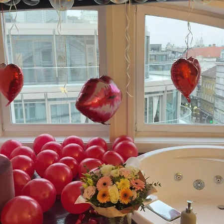 Enzo Capo Jacuzzi Andrassy Apartment