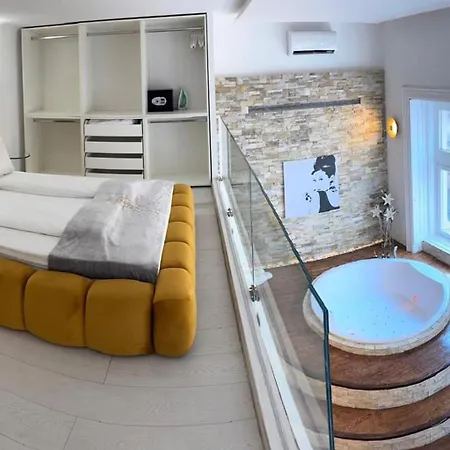 Enzo Capo Jacuzzi Andrassy Apartment Budapest