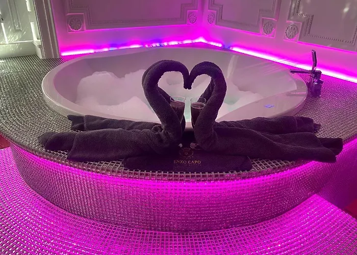 Enzo Capo Jacuzzi Andrassy 부다페스트
