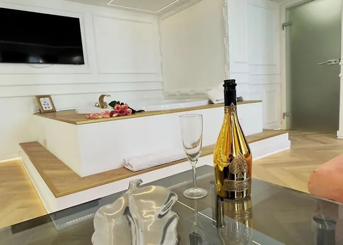 Apartament Enzo Capo Jacuzzi Andrassy