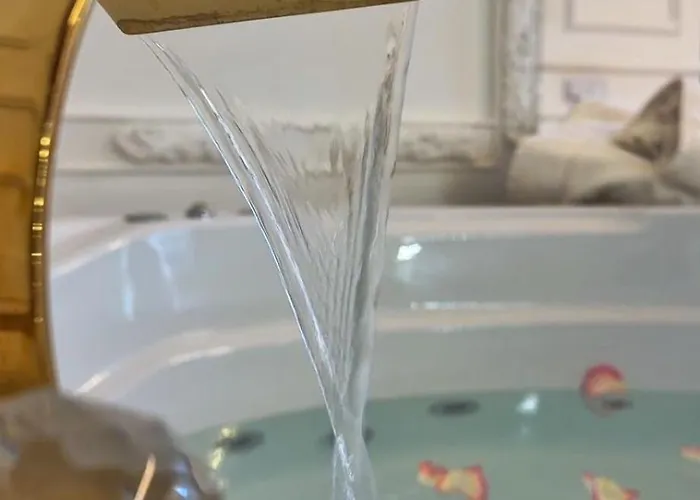 Enzo Capo Jacuzzi Andrassy 부다페스트