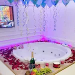 Vip Jacuzzi Suites