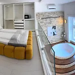 Vip Jacuzzi Suites شقة بودابست