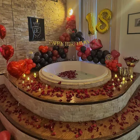 Enzo Capo Jacuzzi Andrassy * Budapest