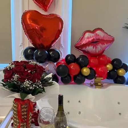 Enzo Capo Jacuzzi Andrassy شقة بودابست