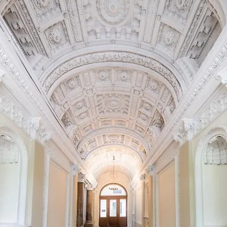 Enzo Capo Jacuzzi Andrassy *