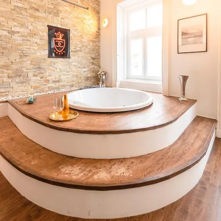 Enzo Capo Jacuzzi Andrassy *