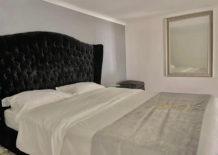 Enzo Capo Jacuzzi Andrassy דירה