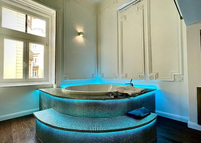 Enzo Capo Jacuzzi Andrassy דירה בודפשט